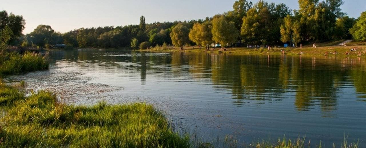 Озеро Хома у селі Зазим'я біля Києва.