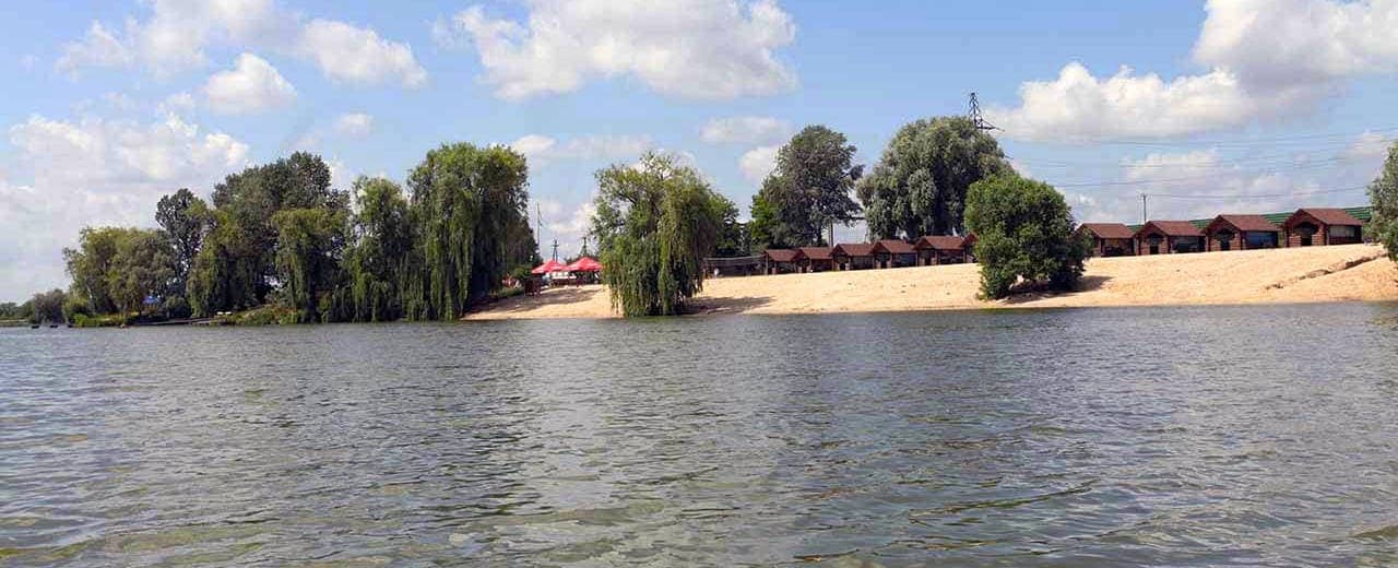 Озеро Крючок (Гачок) - озеро в селі Крюківщина, що на околиці Києва.