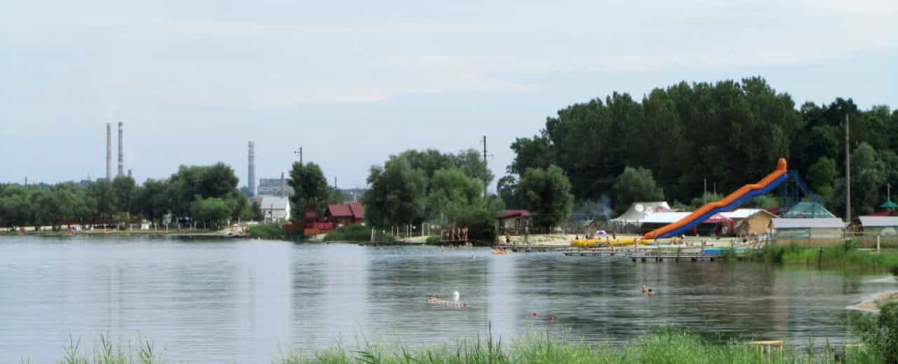 Озеро Задорожнє - чудовий вибір для відпочинку в передмісті Львова.