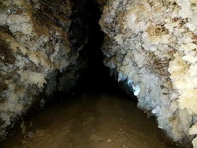 Тривалість звіданих тунелів Оптимістичної печери становить понад 260 км, які займають площу до 2 км2.