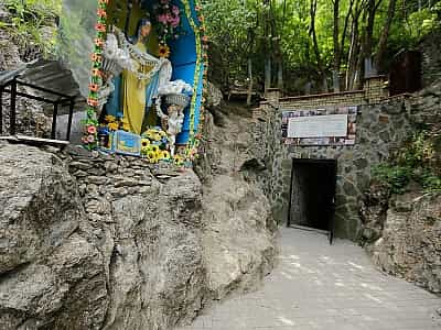 Кришталева печера у селі Кривче Тернопільської області.