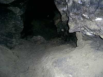 Естественная пещера Вертеба, внутри которой легко обнаружить гипсовые кристаллы.Она является археологическим памятником, входе изучения которого можно узнать больше о древних жителях Триполья. Отличное место для спелеотуризма.