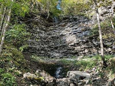 Крапельковий водоспад у гірському масиві Ґорґани.