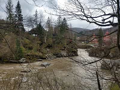 Водопад Пробий в городе Яремче.