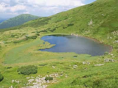 Озеро Неистовое считается одним из лучших мест Черногоры. Локация входит в состав Карпатского Национального природного парка и, одновременно, является гидрологическим природным памятником. Объект считается обязательной точкой посещения при походе на Говер