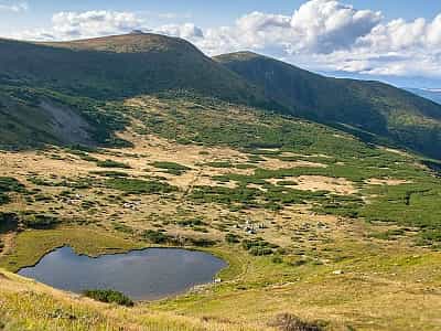 Lake Nesamovite is considered one of the best places in Montenegro. The location is part of the Carpathian National Nature Park and is also a hydrological natural monument. The site is considered a must-see during a hike to Hoverla.