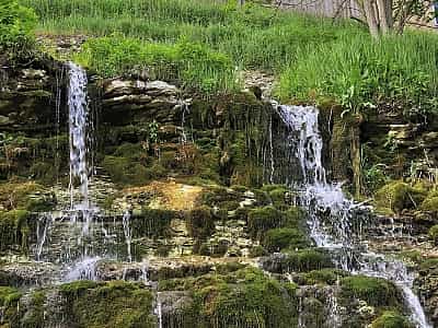 Steppe waterfalls are the result of clearing the limestone grotto. They are considered a unique object of natural origin, which has no analogues in the world.