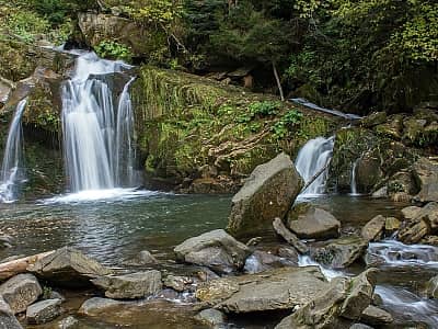Кам'янецький водоспад на території Національного природного парку «Сколівські Бескиди»