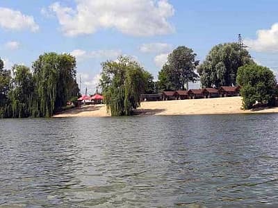 Озеро Крючок (Гачок) - озеро в селі Крюківщина, що на околиці Києва.